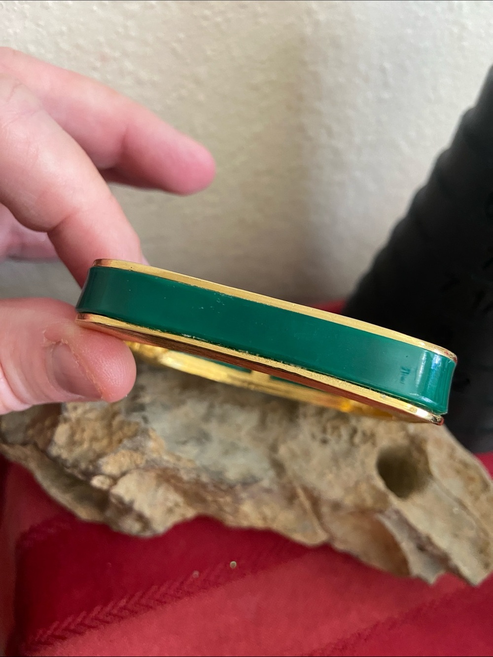 Vintage 70s Gold Brushed & Green Acrylic Hinged Square Clamper Bracelet - Picture 12 of 12